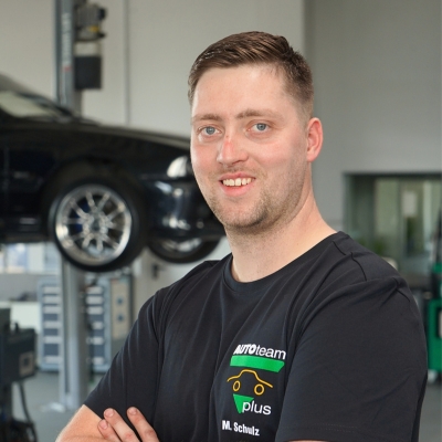 Profilbild von Mitarbeiter Mario Schulz in der Werkstatt.